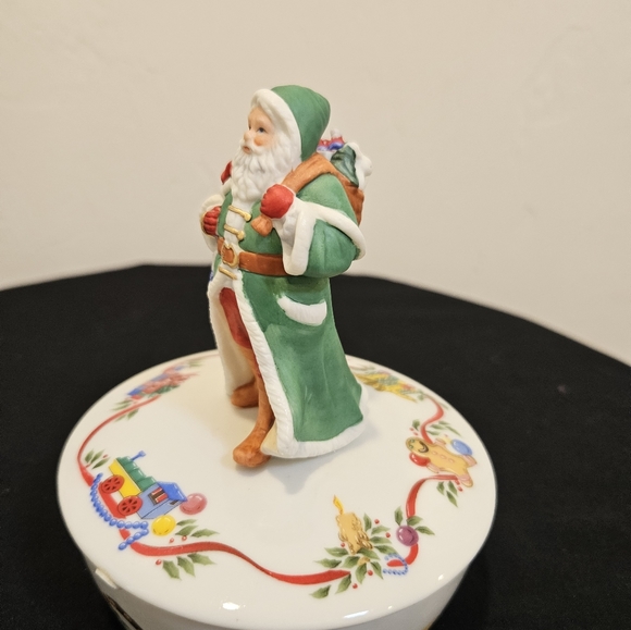Lenox Victorian Santa Music Box - Picture 5 of 8
